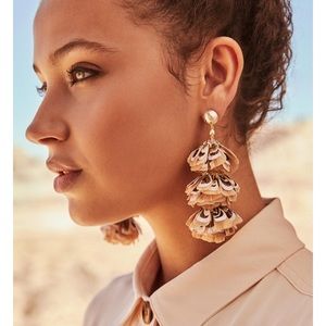 Kendra Scott stunning feather earrings